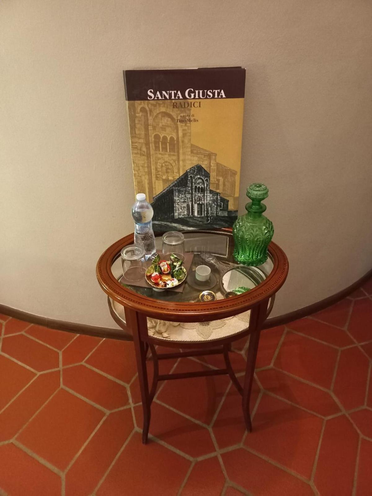 B&B Filomena Santa Giusta Buitenkant foto